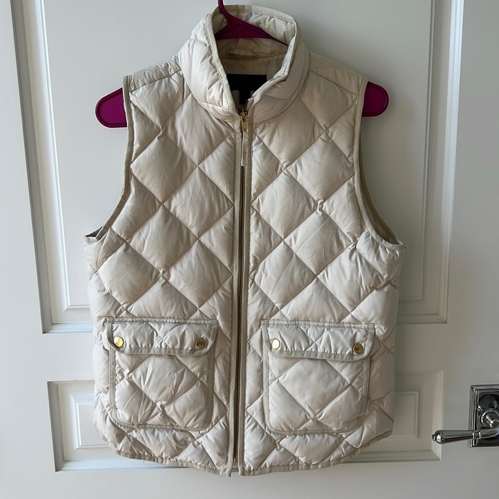 Off white J. Crew puffy quilted vest